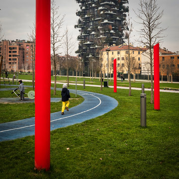 Los ni&ntilde;os vuelven a los parques a correr despu&eacute;s del confinamiento