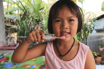 Close-up of young women brushing his teeth with toothbrush