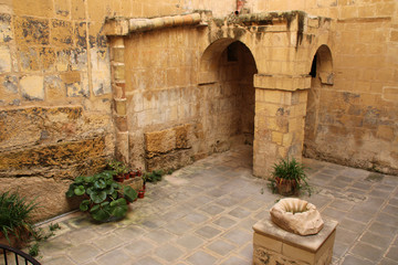 Fototapeta na wymiar inquisitor's palace in vittoriosa (malta)