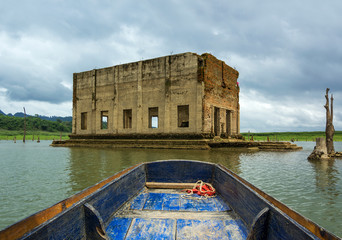Cruise to the temple Sangkhlaburi Kanchanaburi