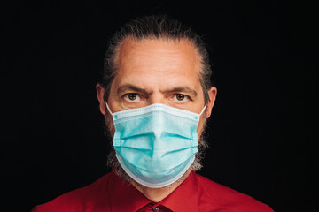 Portrait mit Gesichtsmaske 