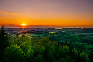 Zachód słońca widziany z Sokolika Wielkiego, w Rudawach Janowickich w Polsce.  Sunset, seen from Sokolik Wielki top, in Rudawy Janowickie Mountains in Poland