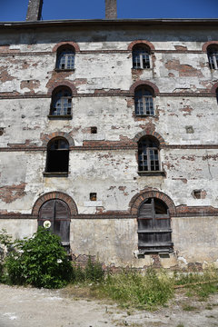 fa&ccedil;ade d'immeuble en ruines