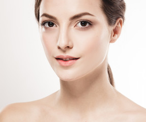 Obraz premium Young beautiful woman portrait with healthy skin studio on white