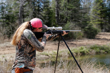 Fototapeta premium Woman aiming a rifle.