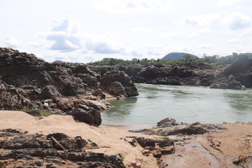 Fototapeta na wymiar Fleuve et plage sur le Mékong à Don Det, Laos