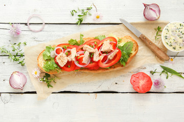 Thunfisch Baguette Thunfischbaguette Sandwich grillen Party Sommer Top view food