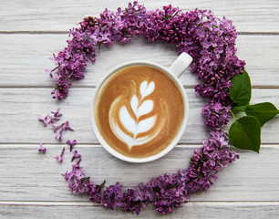 Obraz na płótnie Canvas Lilac flowers and cup of coffee