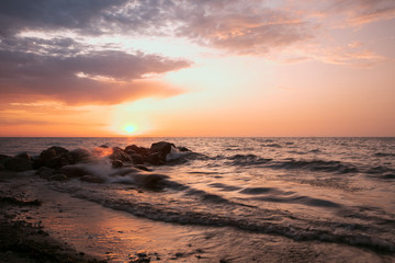 Fototapeta na wymiar scenic seaside view with waves at sunrise