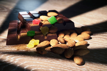 Naklejka premium Chocolate with nuts close-up narrow zone of sharpness