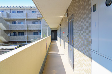 マンションの廊下（横）