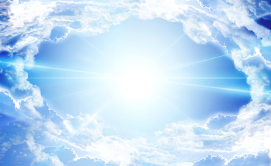 光輝く爽やかな青空と雲を飛行する