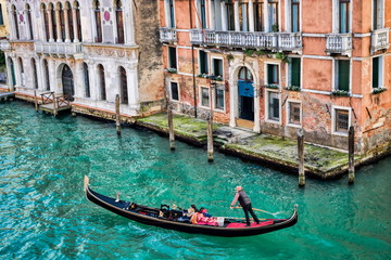 Fototapeta na wymiar venedig, italien - gondelfahrt auf dem canal grande