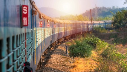 India, Maharashtra, Perspective view and curve of Indian train at the dawn. Indian trains are the cheapest way to travel around India © Oleksii Hlembotskyi
