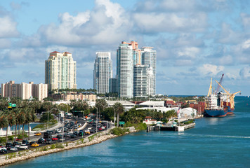 Fototapeta na wymiar Miami Road Traffic and Main Channel