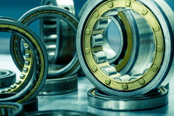 Roller bearings on vertical aluminum floors with brass edges.