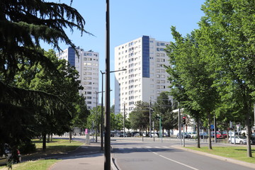Tours du quartier Les Minguettes - Ville de V&eacute;nissieux - D&eacute;partement du Rh&ocirc;ne - France - Quartier de HLM construit dans les ann&eacute;es 1960