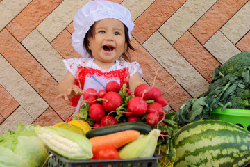 bebe con verduras