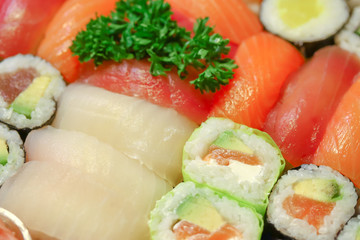 plateau de sushi et maki