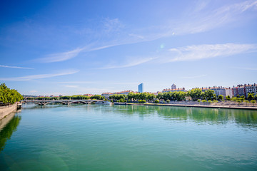 Le Rhône dans le centre ville de Lyon