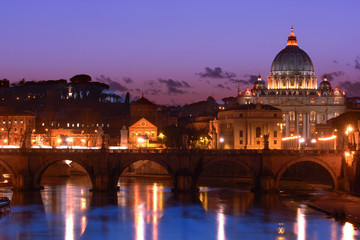 Fototapeta na wymiar Saint Peter cathedral, san Pietro, and the Tiber river in Rome at purple sunset