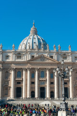 Obraz premium Basilica di San Pietro in Rome with blue sky