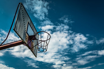 Koszykówka na świeżym powietrzu. - obrazy, fototapety, plakaty