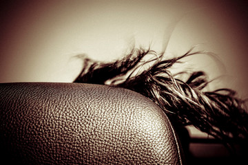 Fliegendes Haar im Cabriolet_schwarz-weiss