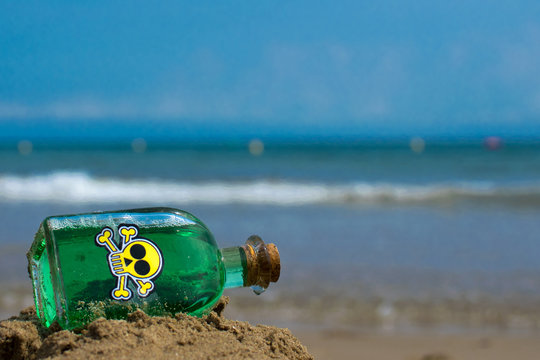 Vertidos t&oacute;xicos arrojados al mar