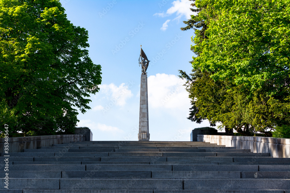 Wall mural Bratislava Kriegsdenkmal