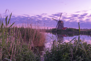 Discover the splendid windmills of Kinderdijk to see how the Dutch have been controlling the waters for over 1000 years. It’s a unique spectacle!