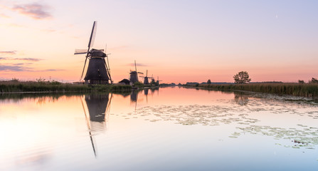 Fototapeta na wymiar Discover the splendid windmills of Kinderdijk to see how the Dutch have been controlling the waters for over 1000 years. It’s a unique spectacle!