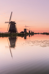 Discover the splendid windmills of Kinderdijk to see how the Dutch have been controlling the waters for over 1000 years. It’s a unique spectacle!