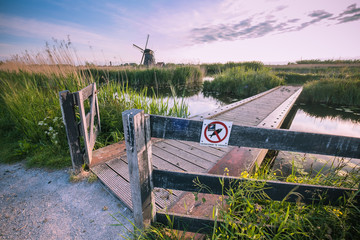 Discover the splendid windmills of Kinderdijk to see how the Dutch have been controlling the waters for over 1000 years. It’s a unique spectacle!