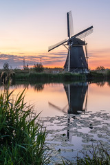 Discover the splendid windmills of Kinderdijk to see how the Dutch have been controlling the waters for over 1000 years. It’s a unique spectacle!