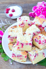 Streuselkuchen mit Beeren