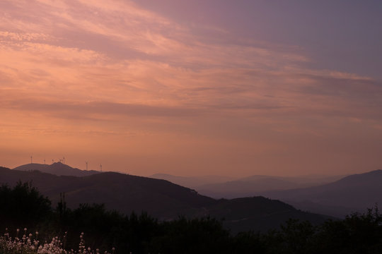 Bonita Paisagem De Sonho Ao Pôr Do Sol