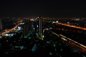 Fototapeta na wymiar night view of the city in bangkok