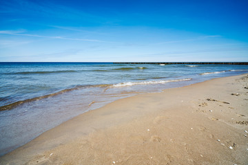 Obraz premium sandy and deserted beach by the summer sea