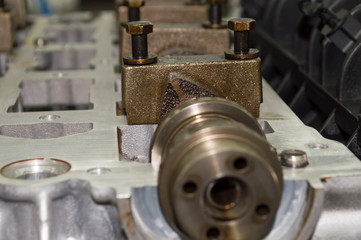 Cam of the camshaft mounted in the cylinder head