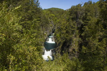 Parque nacional Radal Siete Tazas Curicó sur De Chile cascadas bosque nativo naturaleza río aguas...
