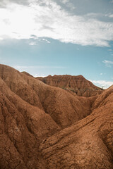 Desierto de la tatacoa, dunas rojas en dia soleado