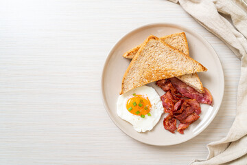 fried egg with bread toasted and bacon