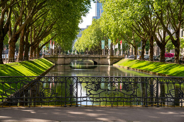 Brücke an der Königsallee in Düsseldorf, Deutschland