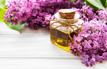 Fototapeta na wymiar Spa oil with lilac flowers