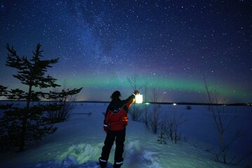 Obraz premium silhouette of a man in the Northern Lights