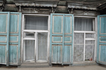Fototapeta na wymiar Fenêtres Maison Bois Russie Irkoutsk Sibérie
