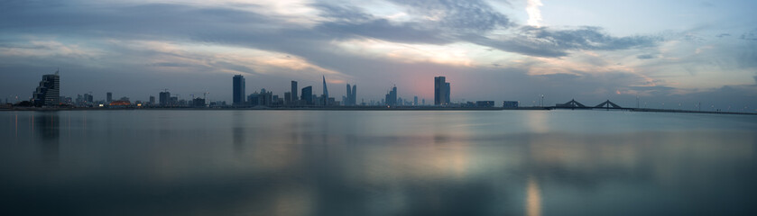 Fototapeta na wymiar Panormic view of Bahrain skyline during sunset