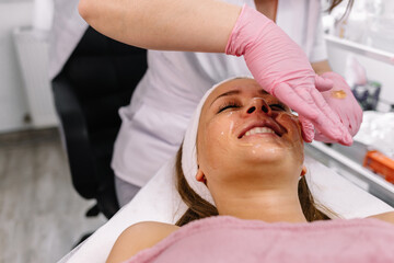 Obraz na płótnie Canvas Young woman at spa procedures applying mask