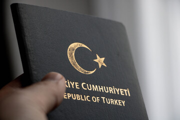 Offizieller grauer Pass der Republik Türkei - obrazy, fototapety, plakaty